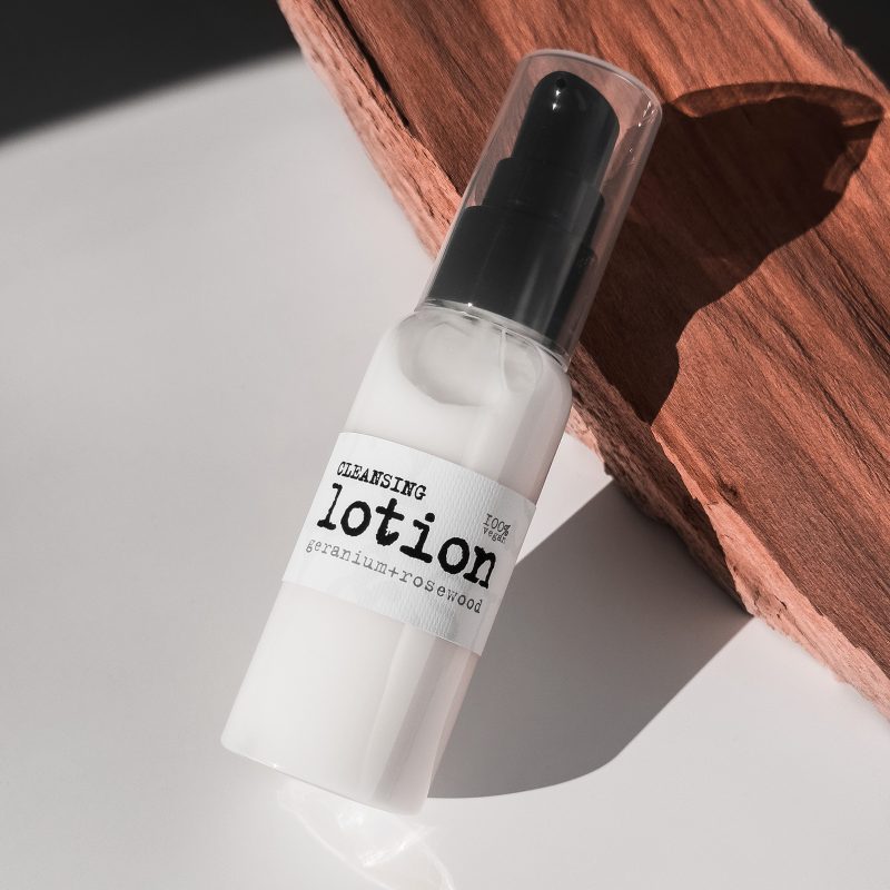 Очищающий пенящийся лосьон Герань+Розовое дерево